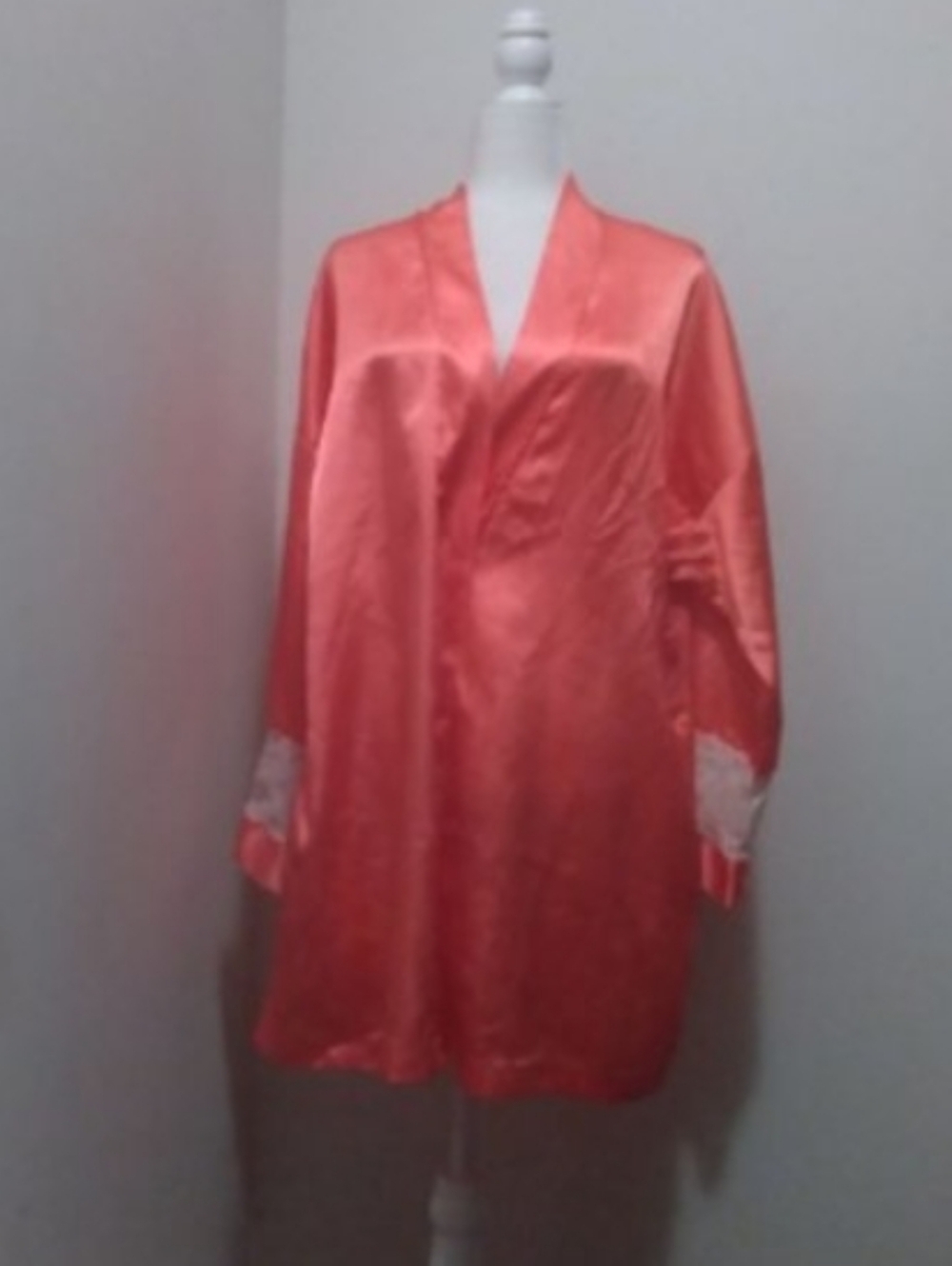 Vintage Valentino Peach Lace Accent Robe OS